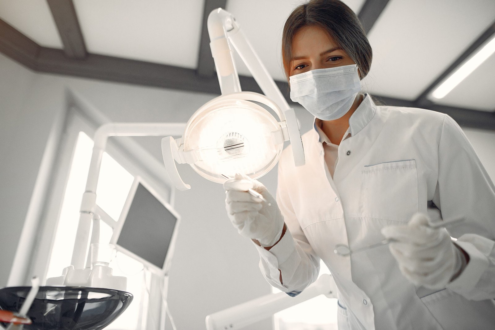 Unlocking the Brilliance of Professional Teeth Whitening: A MediDocs Guide